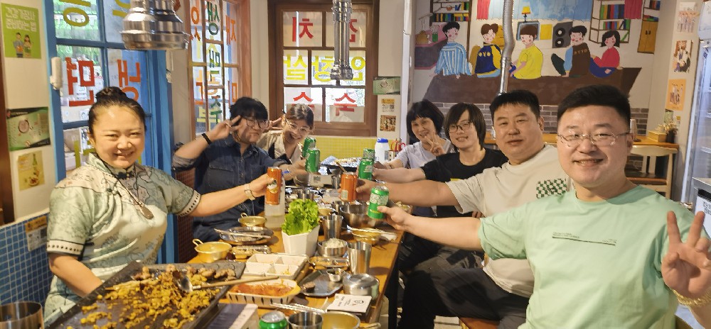 员工聚餐.jpg